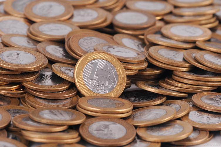 玩偶姐姐为何分享炒币经历？她如何在借「假修真」博流量后巨亏800万美元仍实现逆风翻盘？